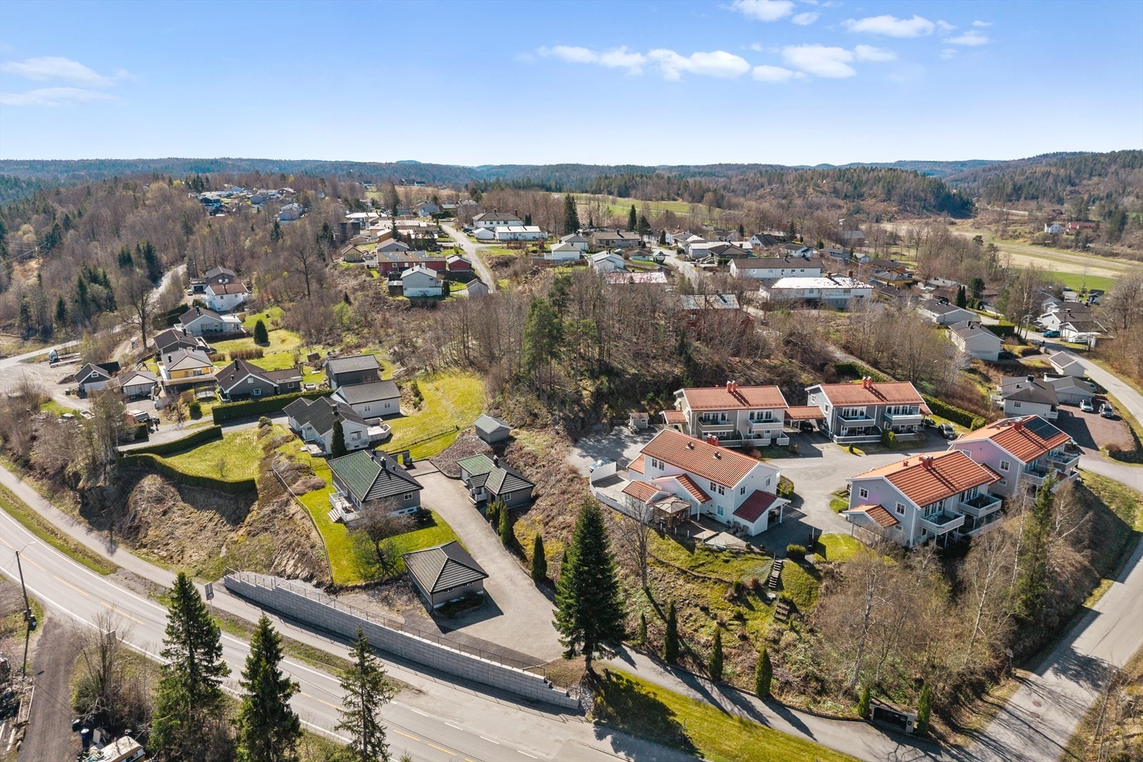 Dette er et perfekt sted for deg som ønsker å bo i et trygt og barnevennlig område, omgitt av vakker natur. Galleribilde