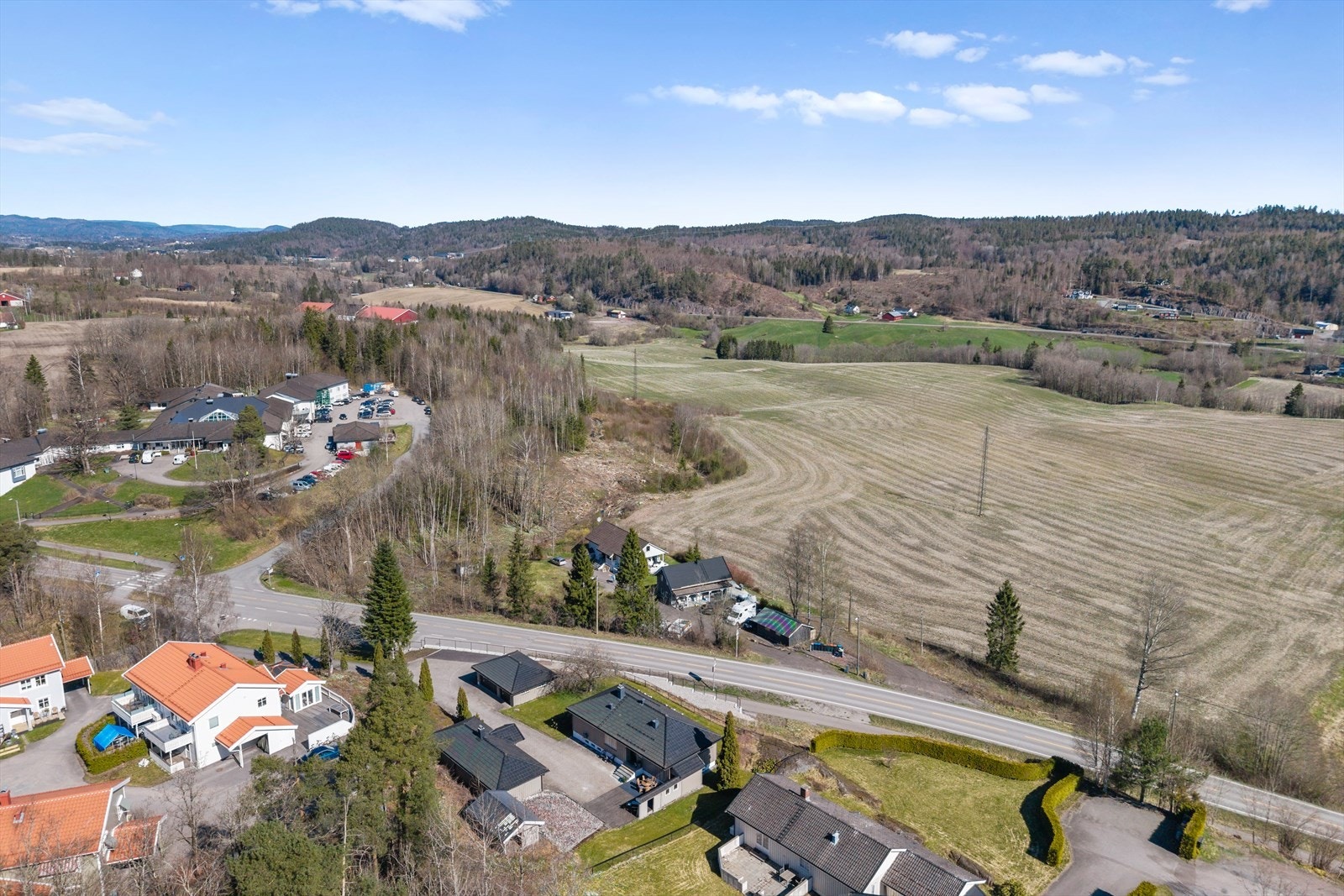 Området byr også på flotte turområder, skogsstier og rekreasjonsmuligheter som passer for både små og store. Galleribilde