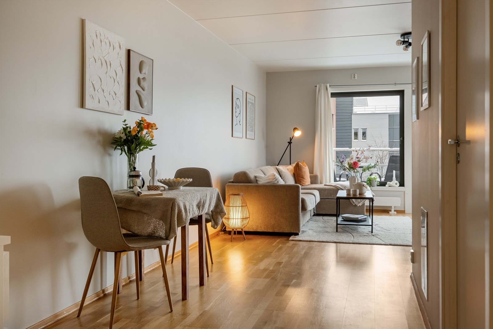 Varmtvann, fyring og internett er inkludert i felleskostnadene. Galleribilde
