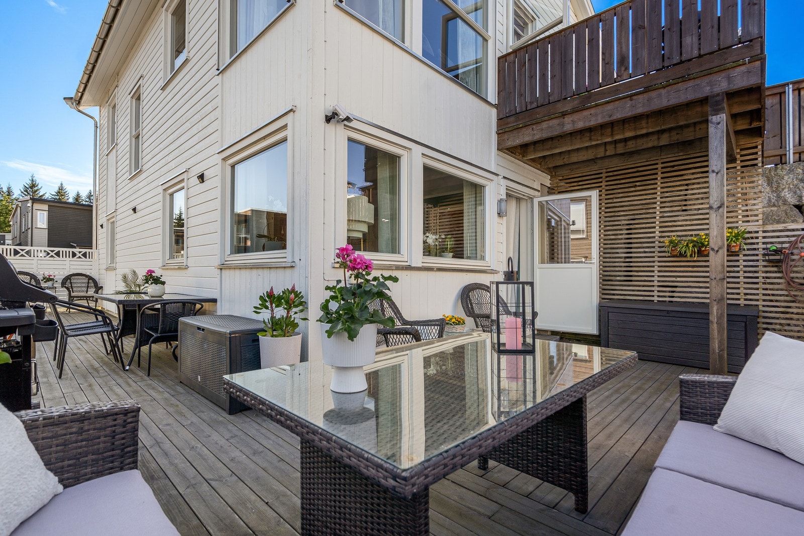 Fra stuen er det utgang til herlig markterrasse Galleribilde