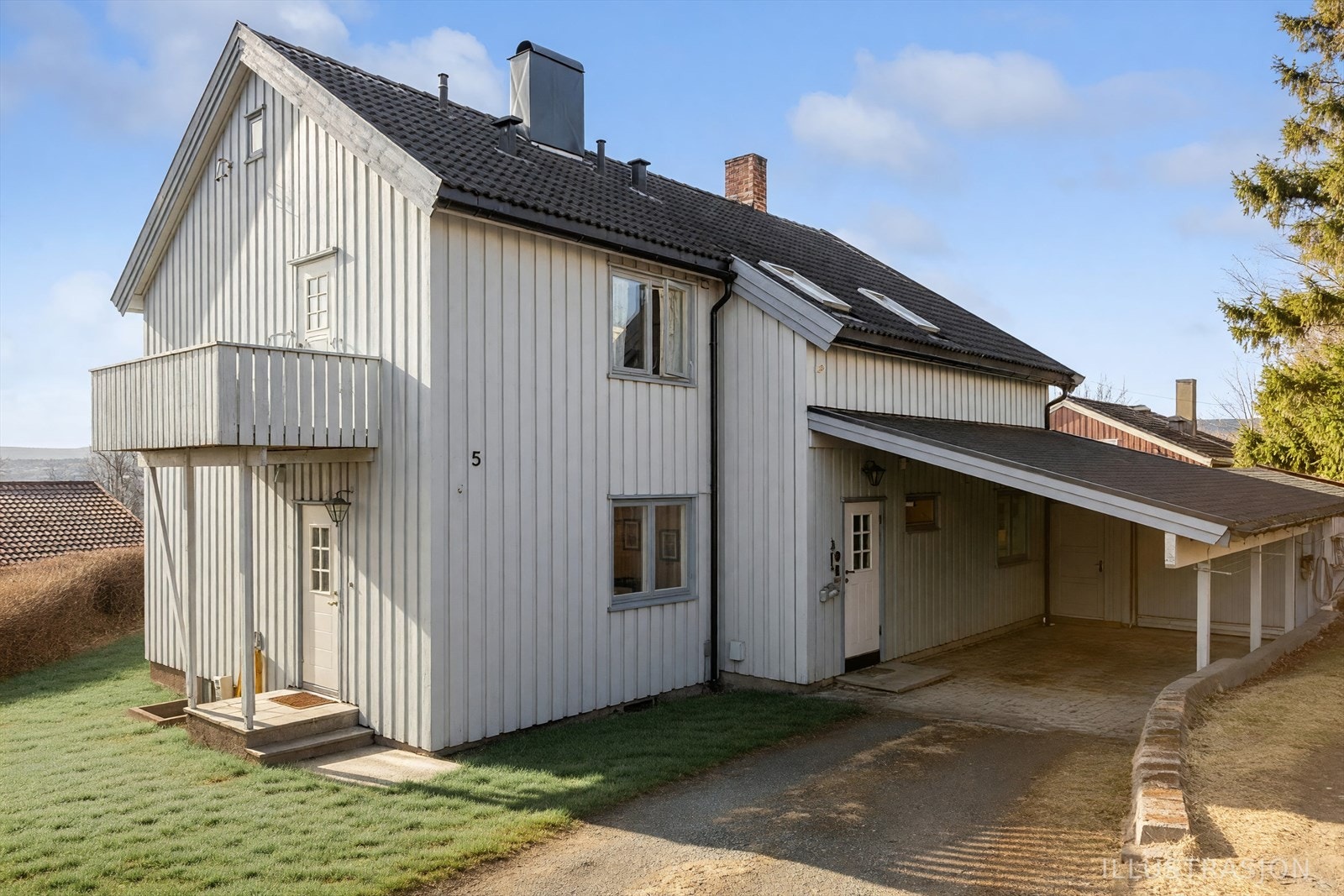 Boligen har egen utleiedel med separat inngang og egen balkong. Plenen er illustrert ved hjelp av AI. Galleribilde