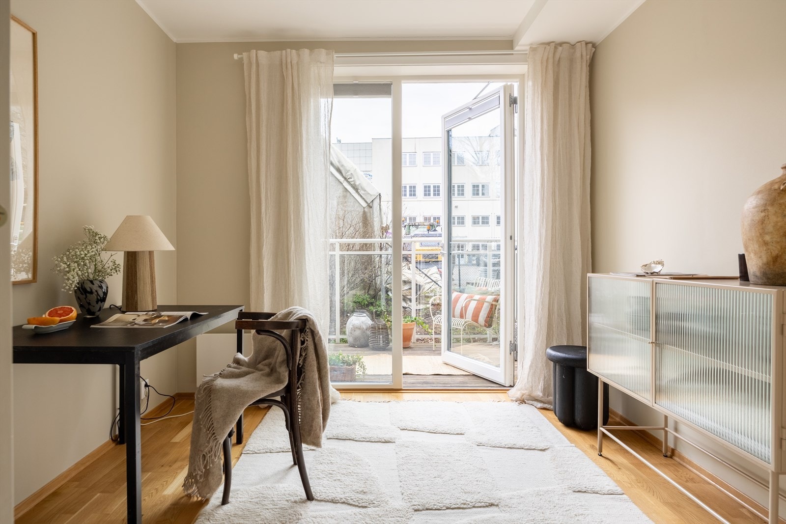 Rommet har plass til seng og tilhørende møblement, og egner seg godt som både soverom, gjesterom eller hjemmekontor. Galleribilde