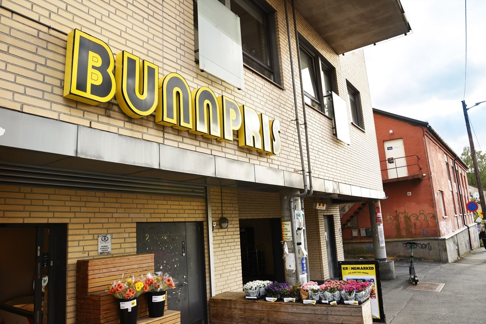 Det er kort vei til søndagsåpne Bunnpris. Galleribilde
