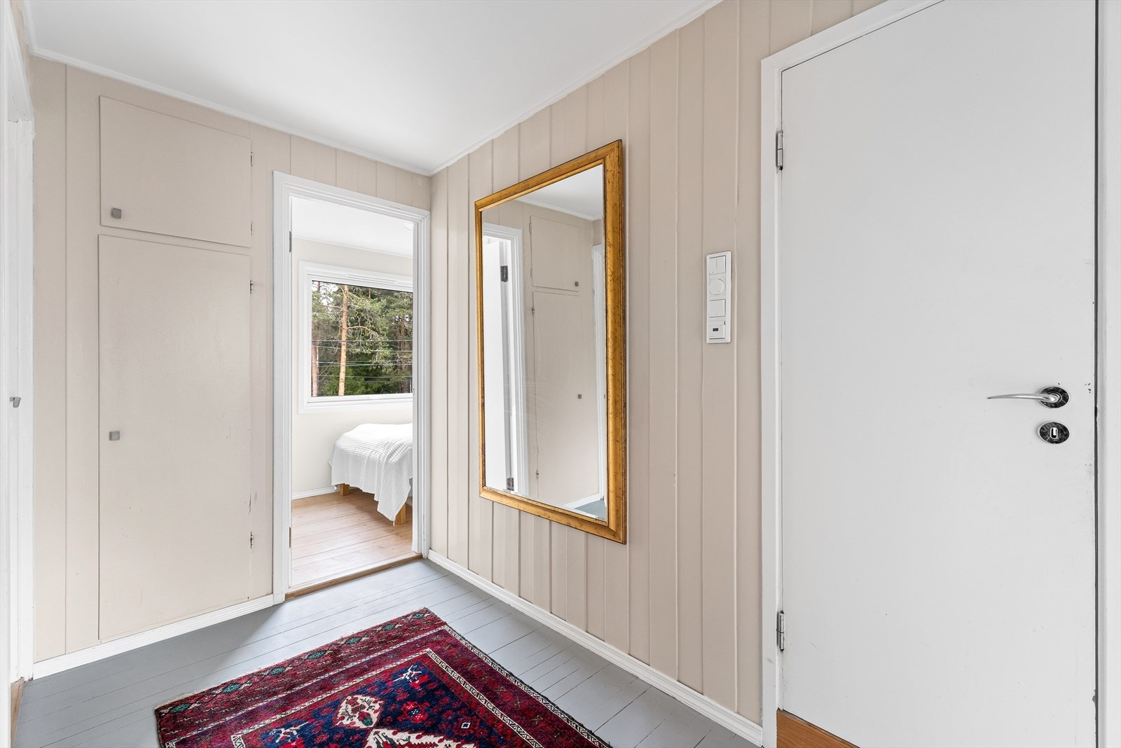 Trapperom i 2.etg med plassbygget skap samt adkomst til 4 soverom og bad. Galleribilde