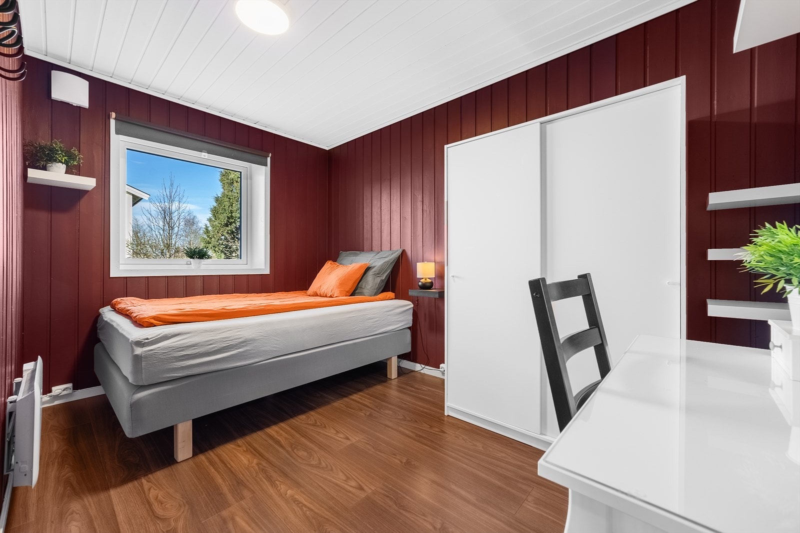 Et av de to soverommene i sokkeletasjen, ideelt som barnerom eller gjesterom. Galleribilde