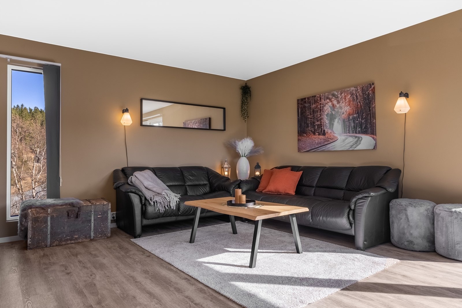 Vinduene i boligen er 3-lags glass fra 2019, som sikrer god isolasjon og komfort. Galleribilde