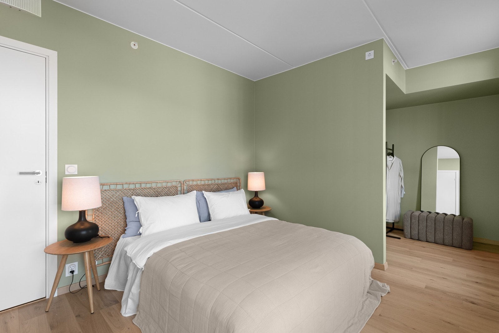 Hovedsoverom / master med walk-in garderobe. Galleribilde