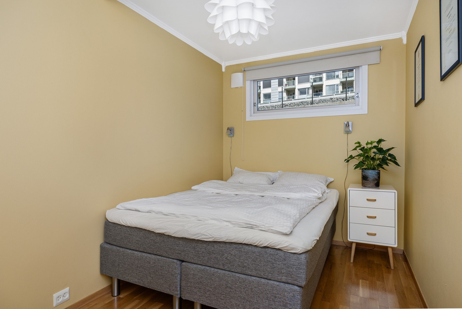 Soverom 3 - dette rommet er byggemeldt som hall, men walk- in closet i 2. etasje er byggemeldt som soverom Galleribilde