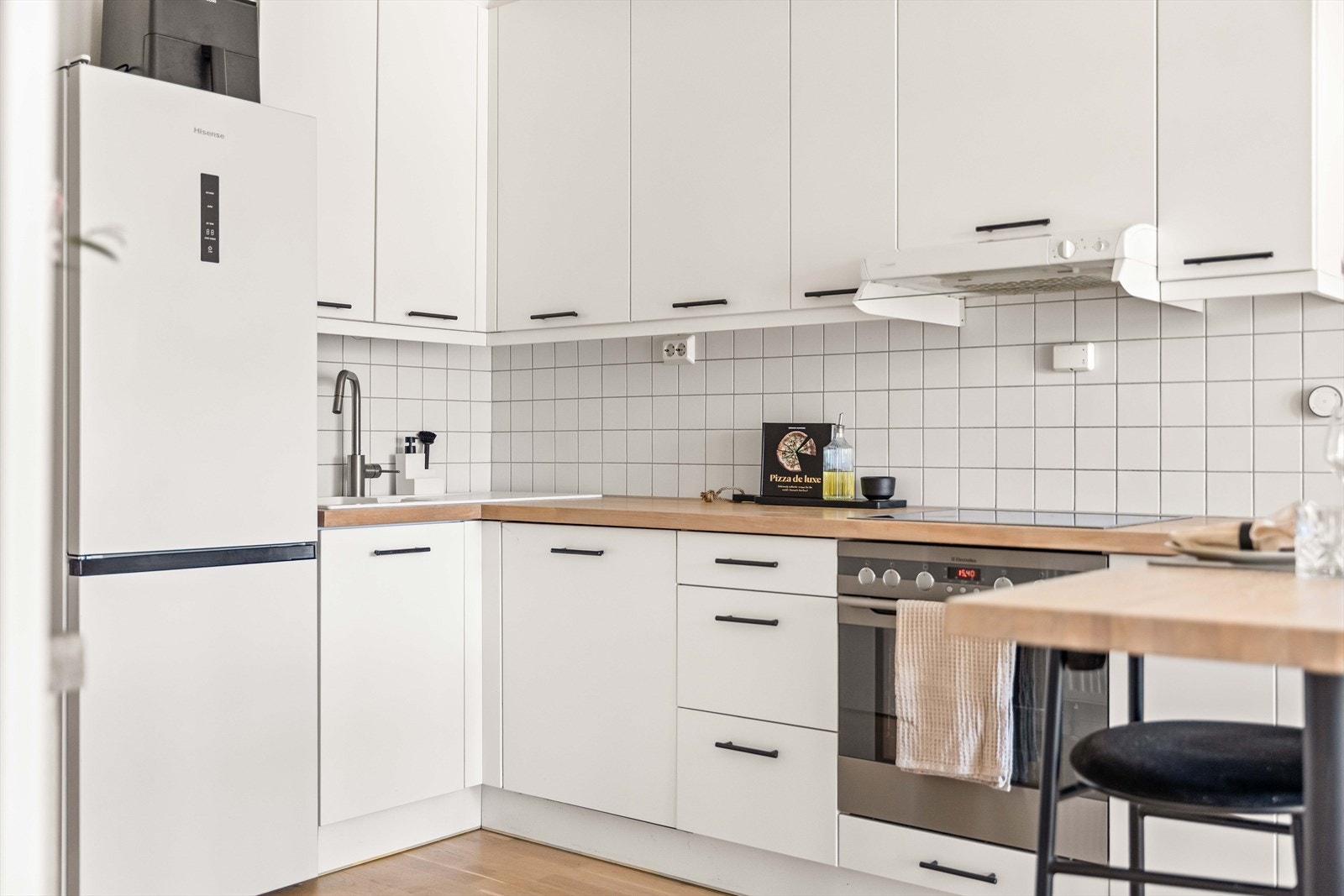 Det er rikelig med både skap- og benkeplass. Galleribilde