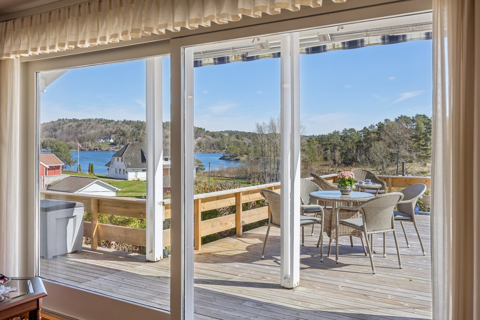 Utgang til terrasse mot øst. Galleribilde