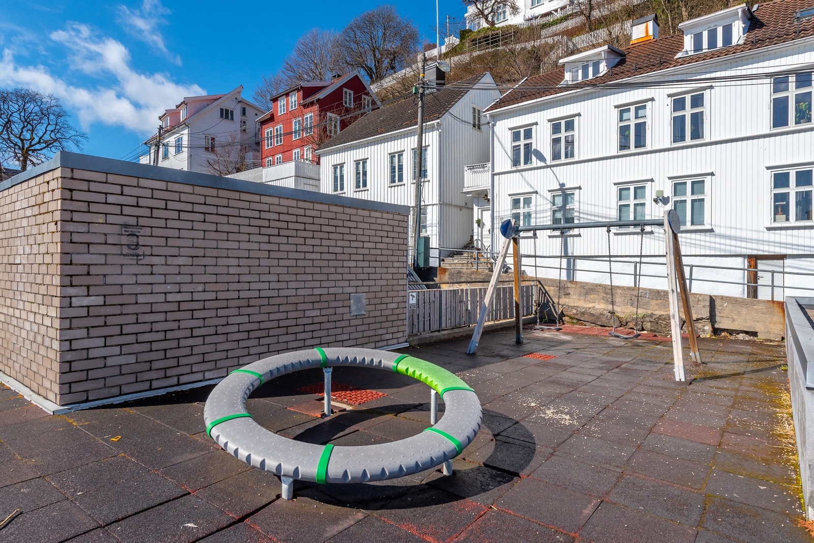 Kort vei til lekeplass for de minste. Galleribilde