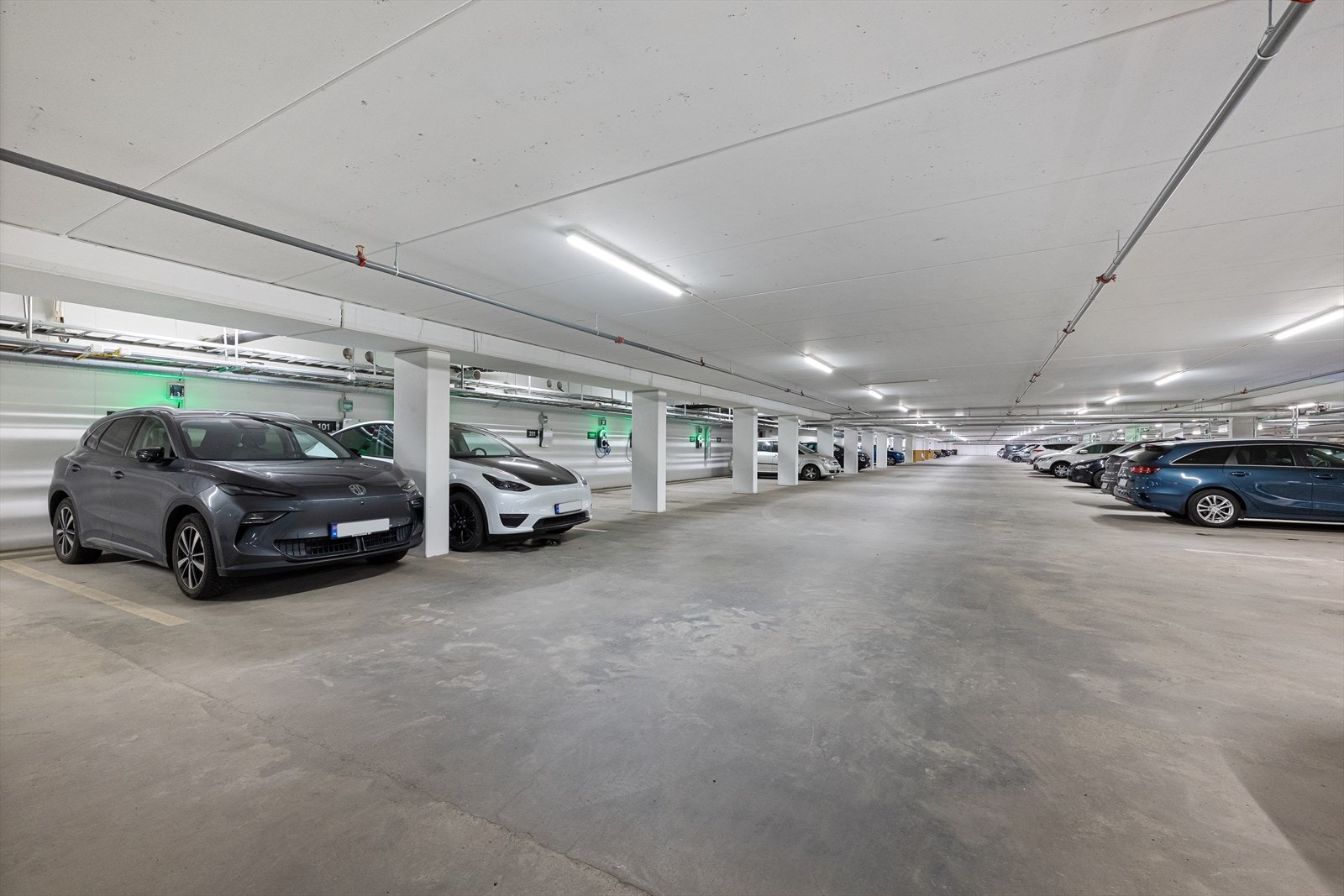 Egen p-plass og egen lader Galleribilde