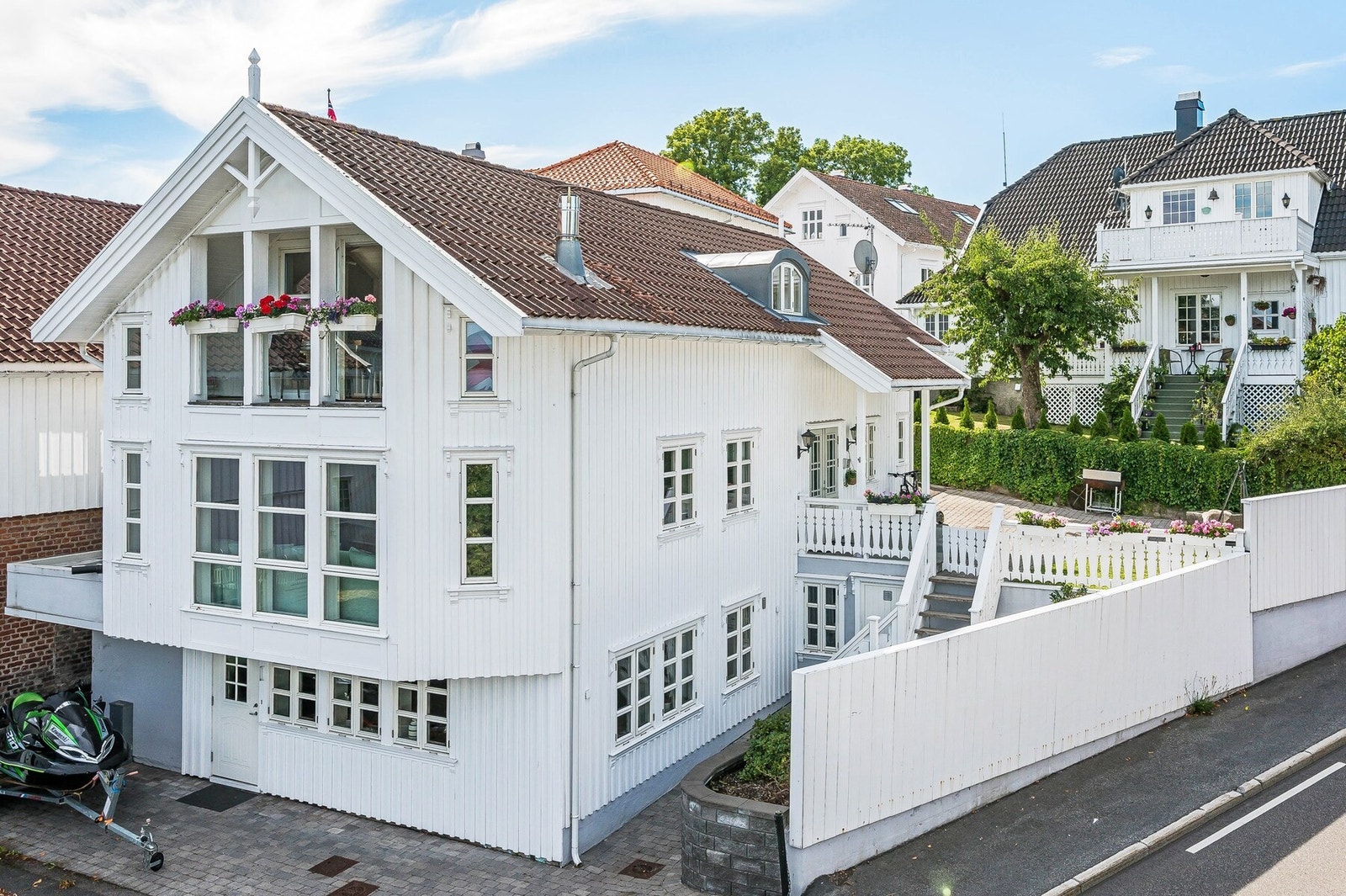 Da har vi tatt turen ned i underetasjen - leiligheten har egen inngang Galleribilde