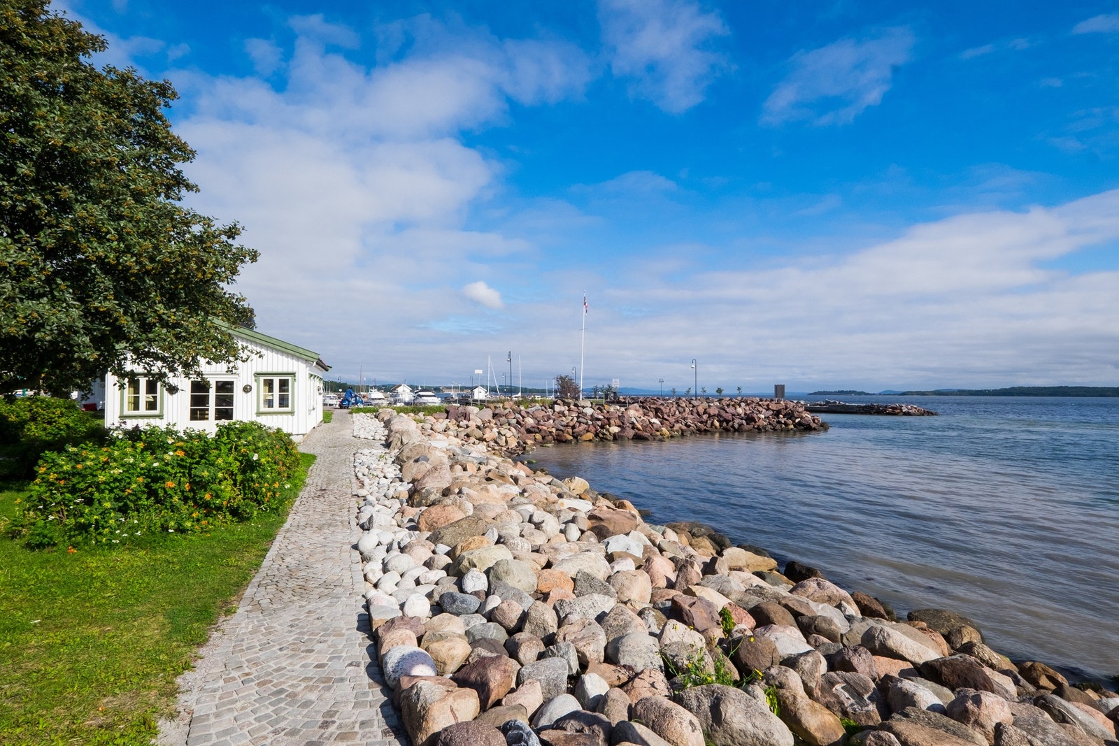 Her nede er det også badstue for Åsgårdstrand Kvindelige Badeforening. Det planlegges også ny badstue i dette området. Galleribilde