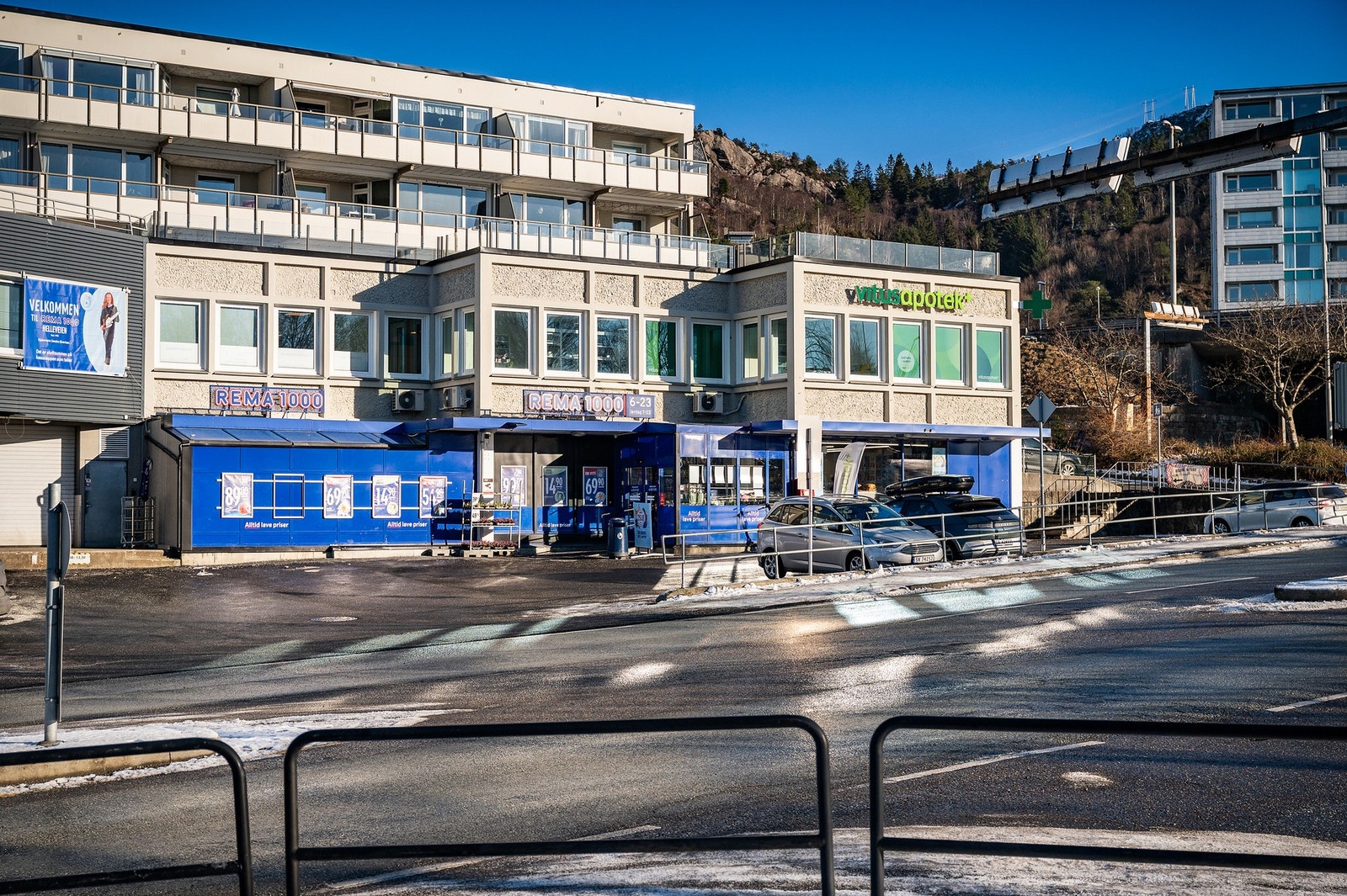 Fra boligen er det kort vei til både butikker, Cirkle K, Rema 1000, Spar mm Galleribilde