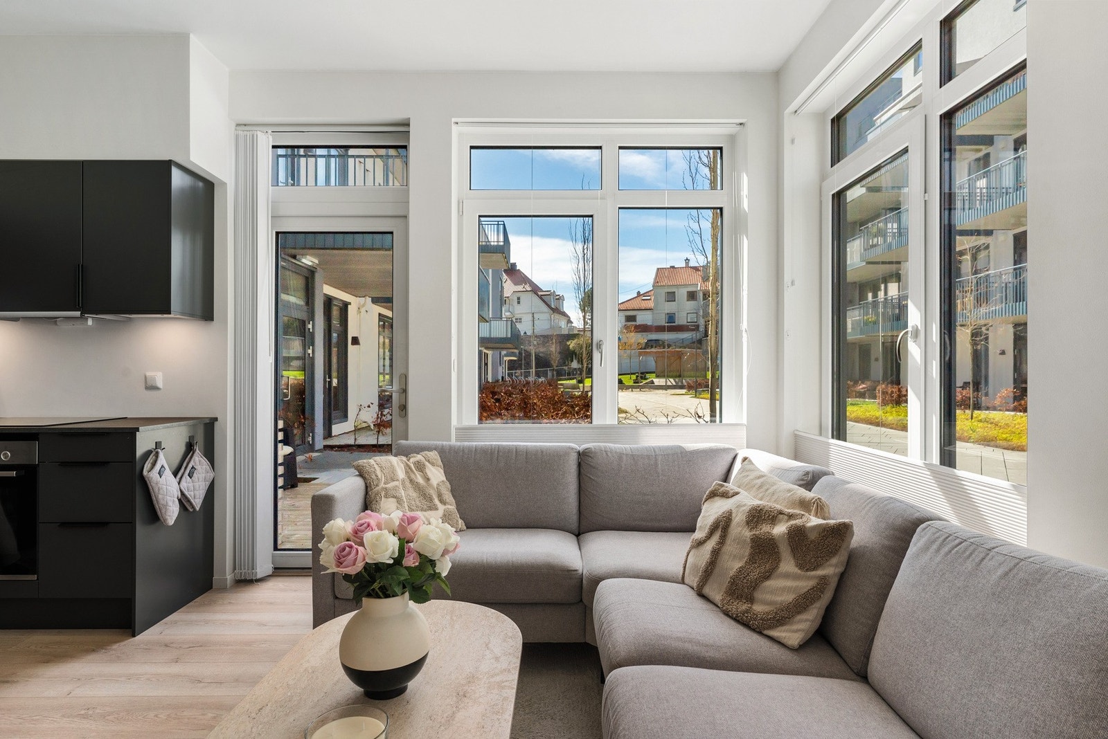 En lekker 3-roms leilighet med 2 uteplasser og garasjeplass. Galleribilde