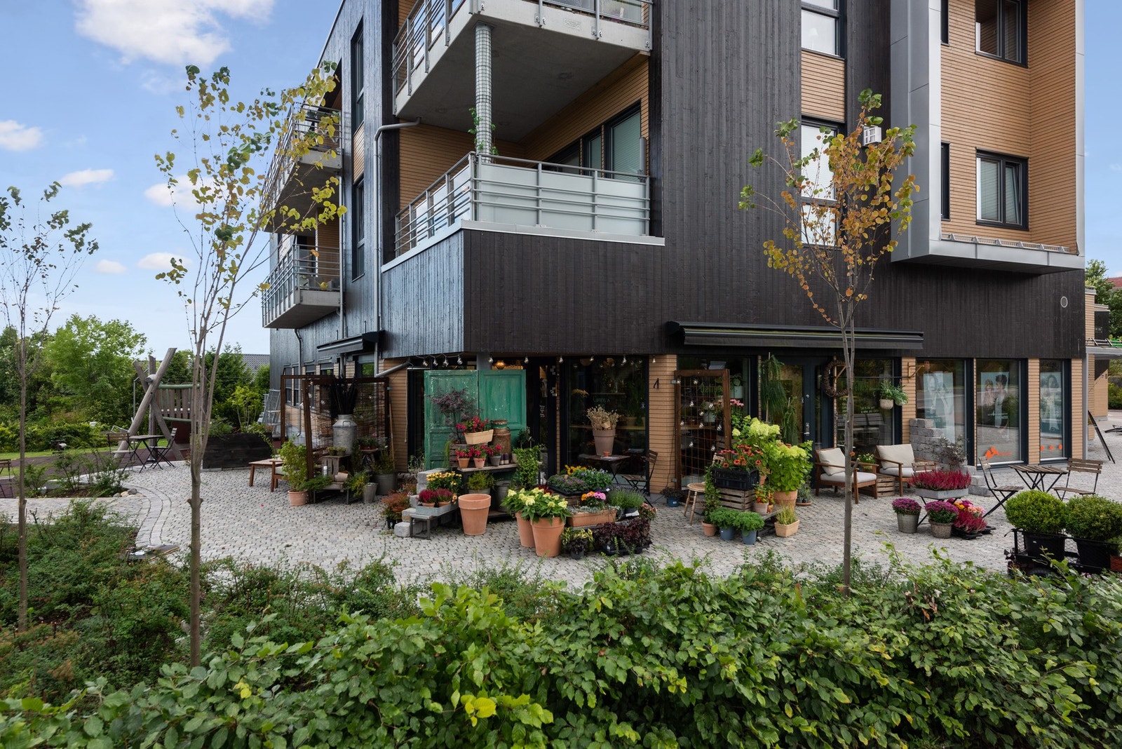 Blomsterbutikk og cafè på Vettre torg. Galleribilde