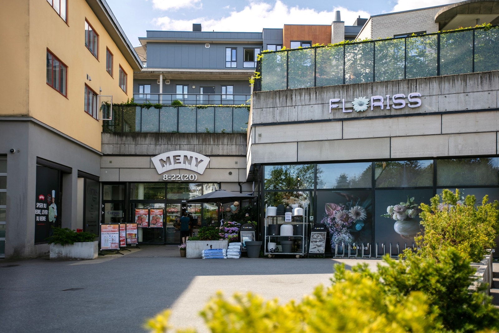 Adressen gir kun 750 m gangavstand til Meny Jarhuset og 500 m til Extra ved siden av Jar barneskole Galleribilde
