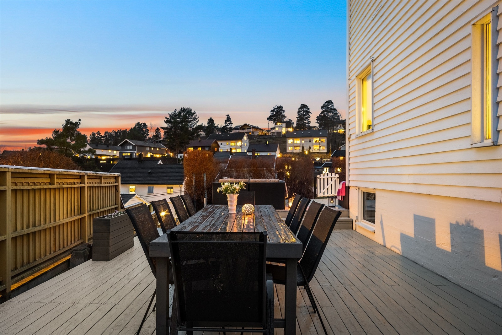 Utsikt fra spiseplassen på terrassen. Galleribilde