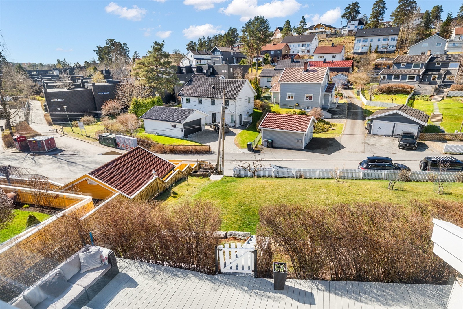 Fra terrassen har man en åpen og fin utsikt over nærområdet. Galleribilde