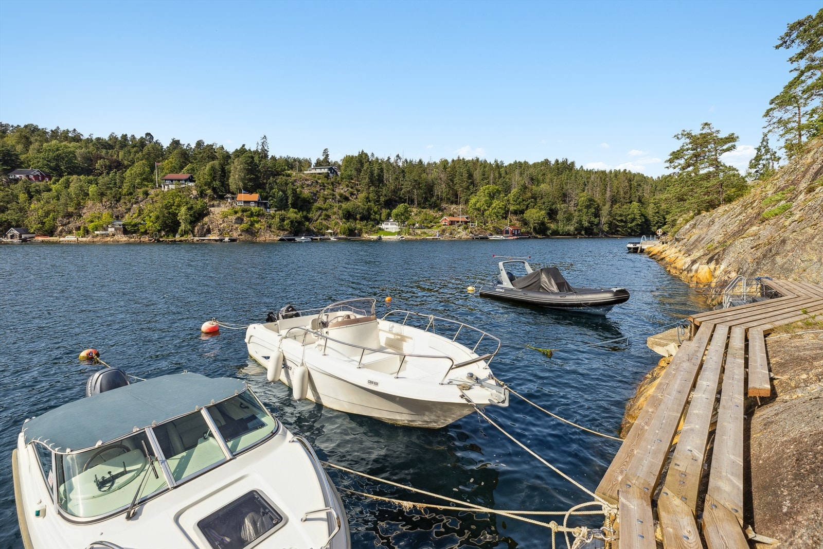 Med også en ekstra båtplass ligger alt til rette for båtturer og fiske i den vakre skjærgården. Galleribilde