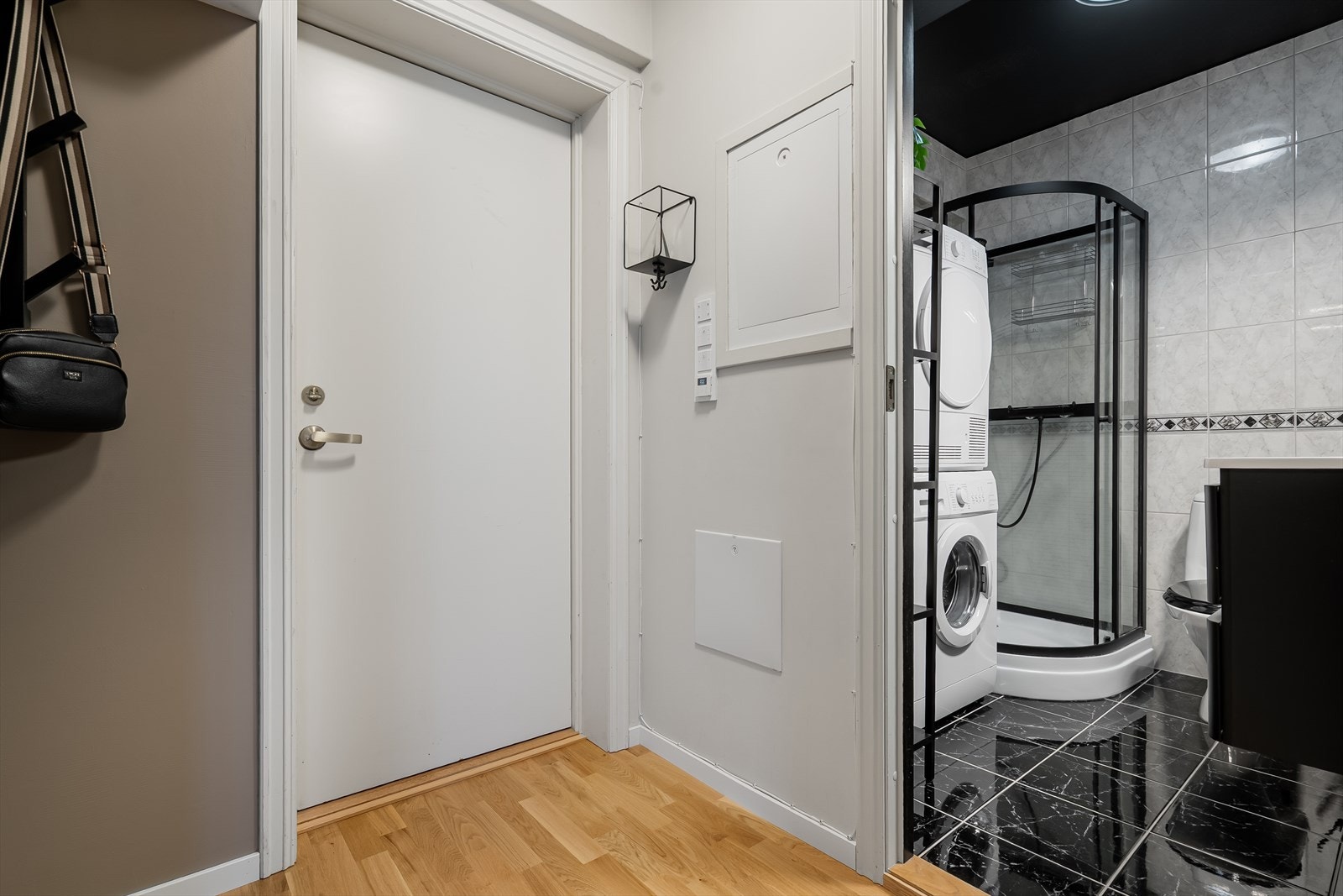 Fra entréen er det direkte adkomst til badet Galleribilde