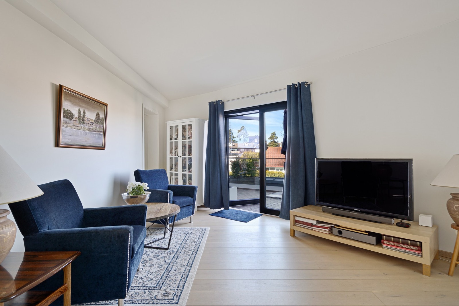 Stue 2 med utgang til vestvendt terrasse Galleribilde