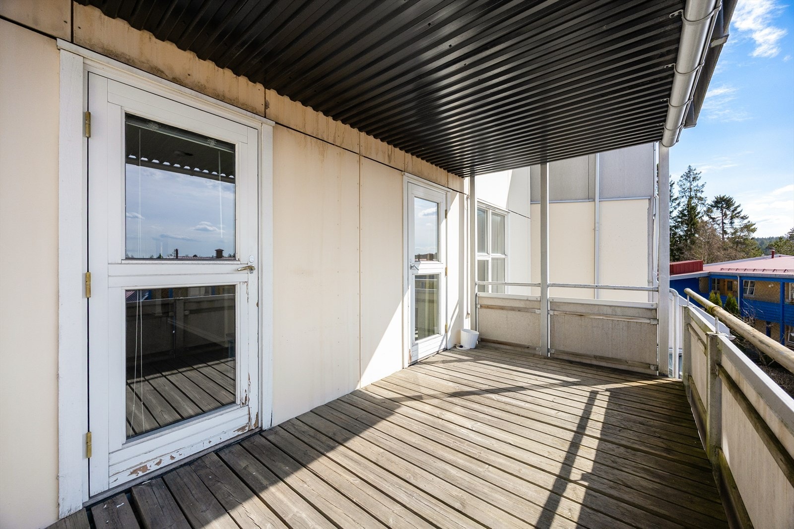 Balkongdør med isolerglass fra byggeår. Galleribilde