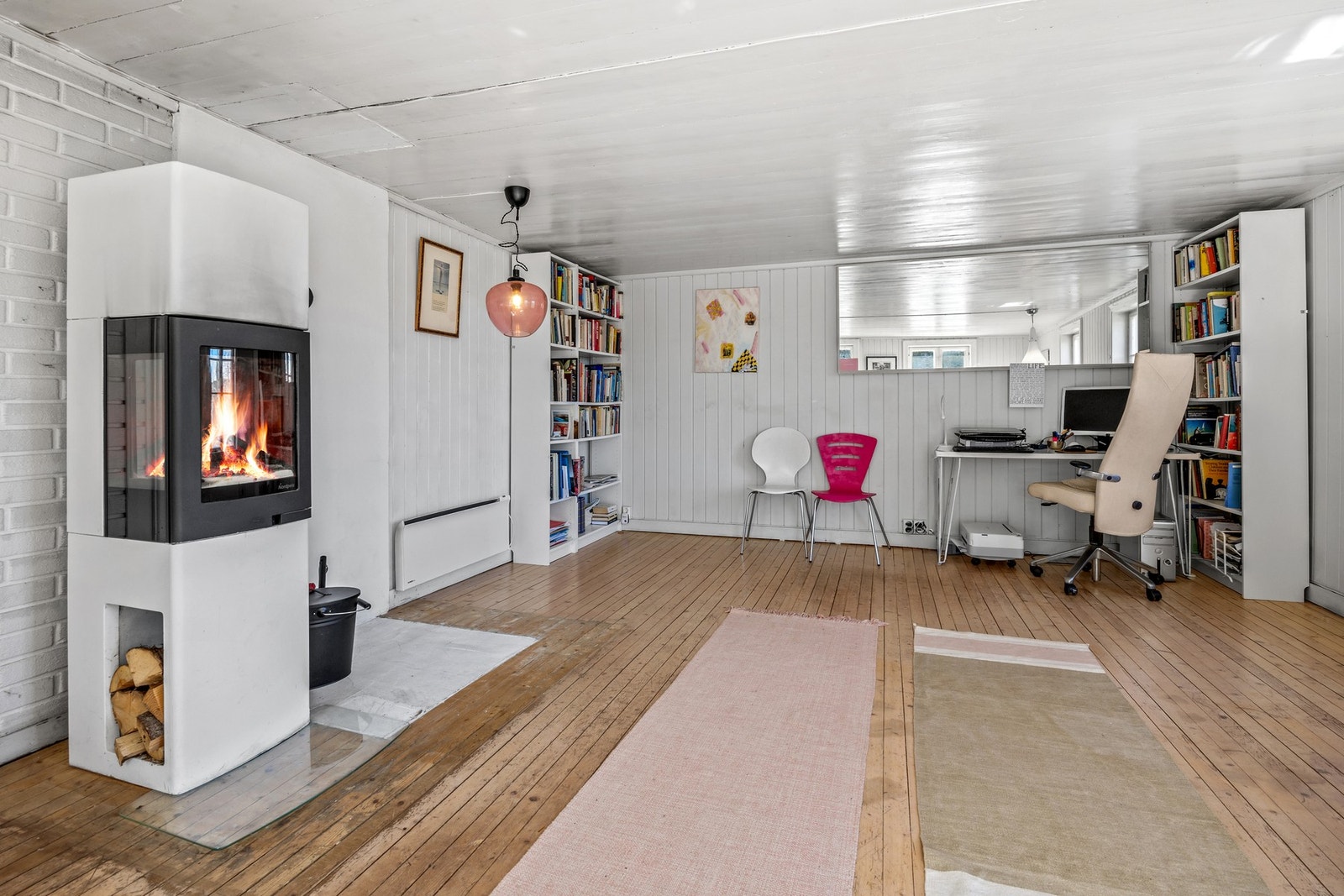 Stuen har plass til spisestue om ønskelig. Galleribilde
