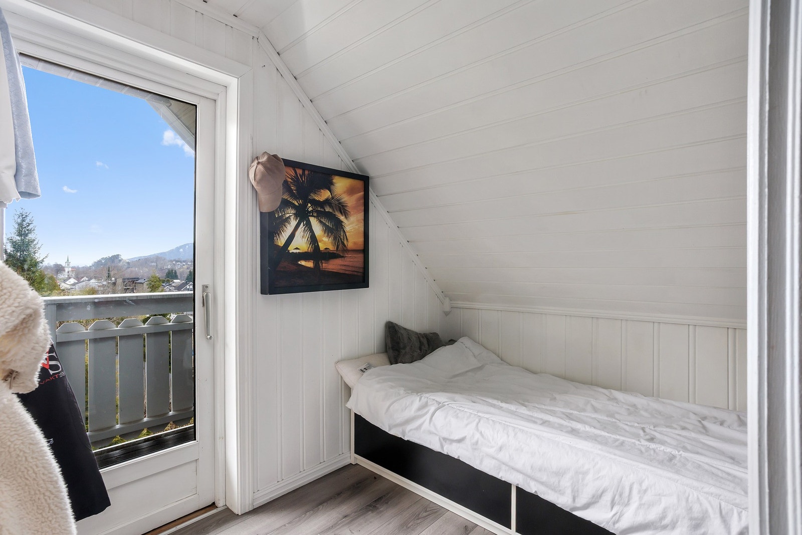 Soverom med utgang til balkong Galleribilde
