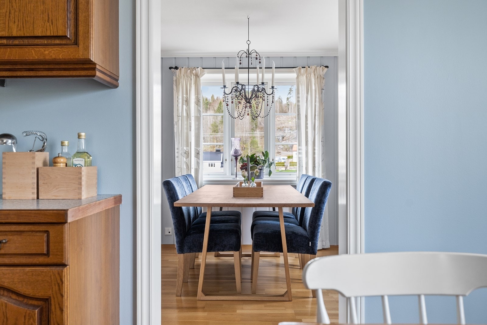 I tilhørighet til kjøkken har man spisestuen. Galleribilde