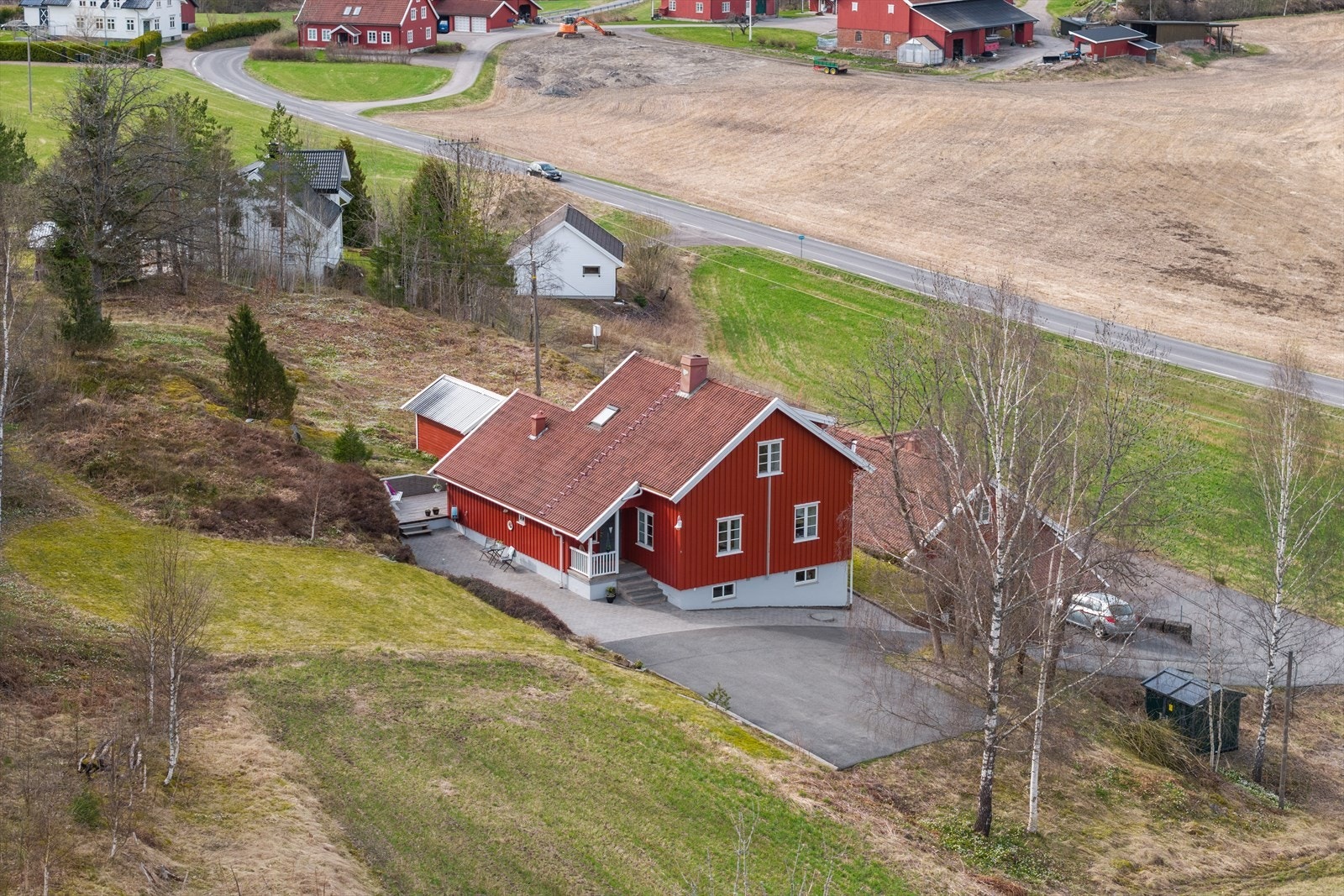 Eiendommen passer godt for deg som verdsetter ro, natur og gode solforhold Galleribilde
