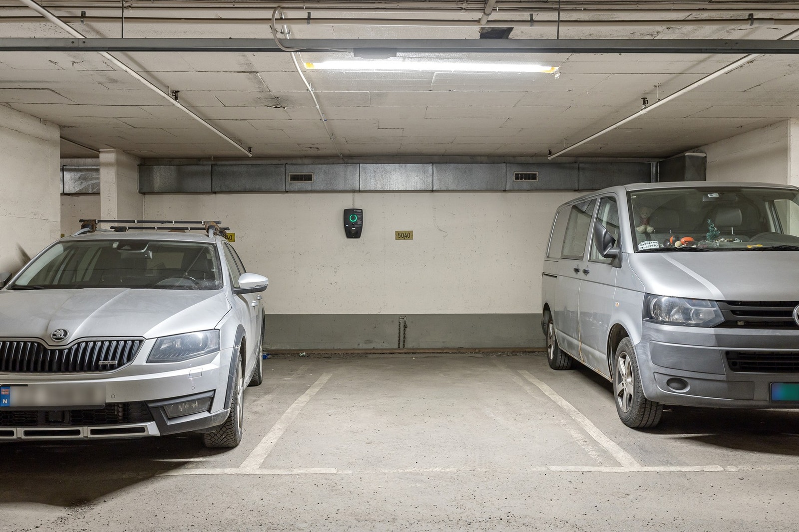 Det følger egen biloppstillingsplass i felles garasjeanlegg. Galleribilde