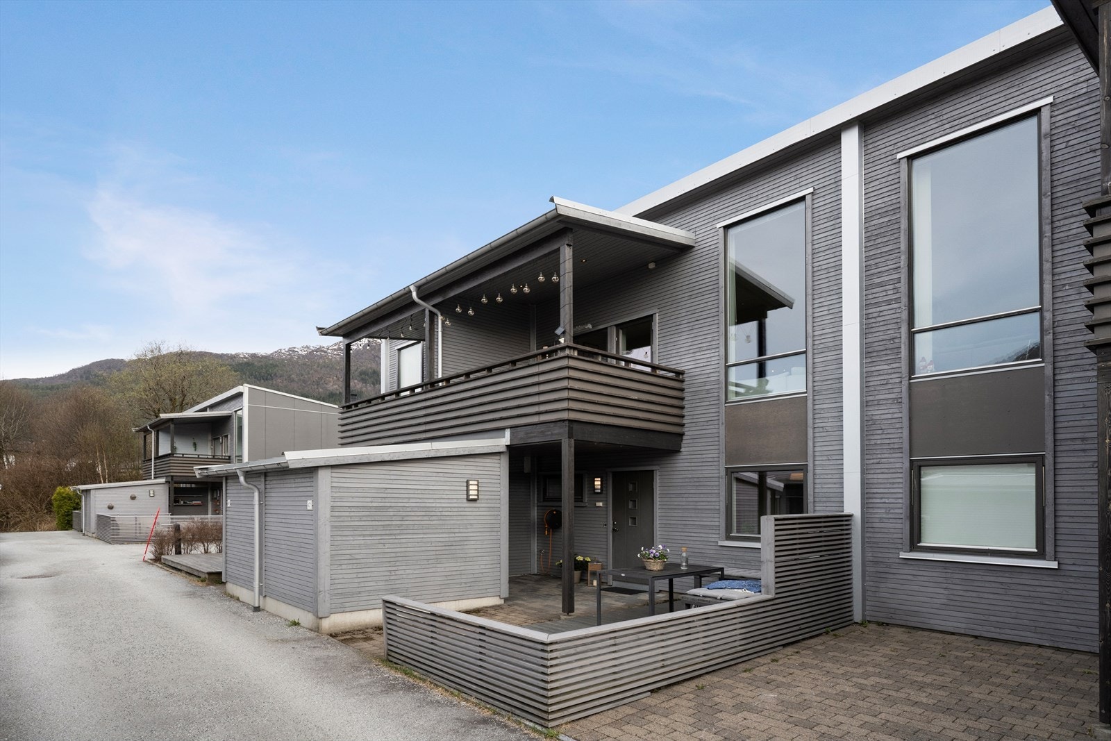 Moderne rekkehus over to plan med attraktiv plassering på Viebøen. Galleribilde