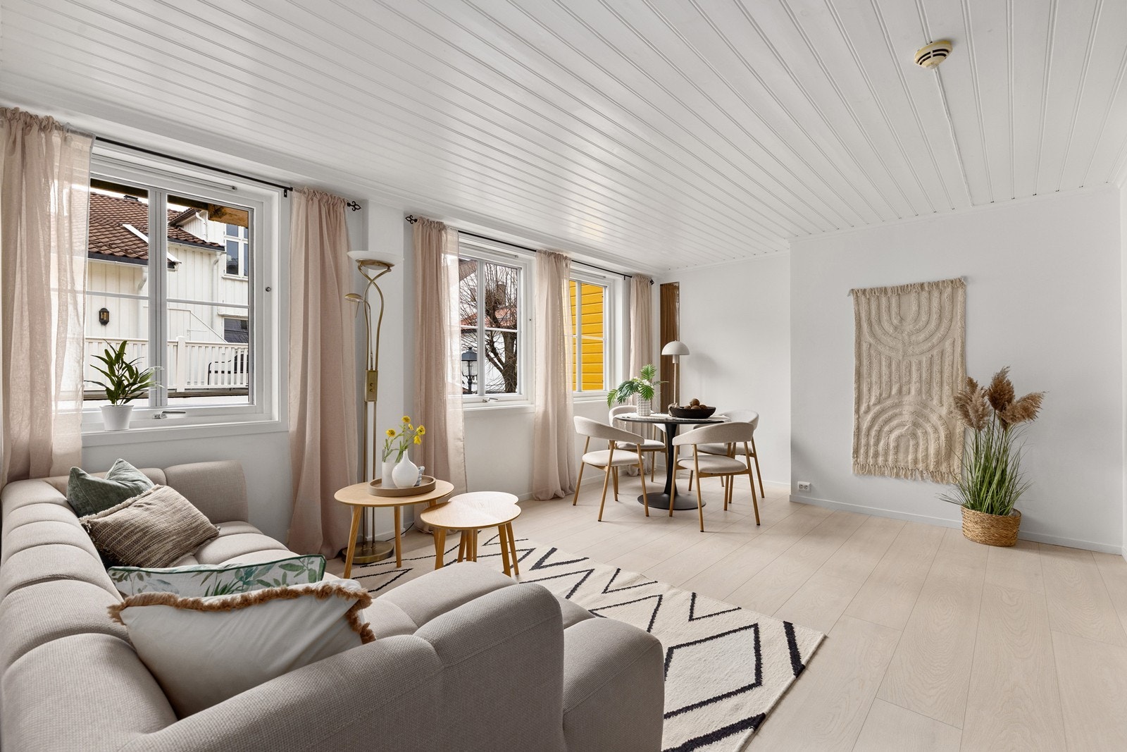 Godt med vinduer som gir mye naturlig lys inn Galleribilde
