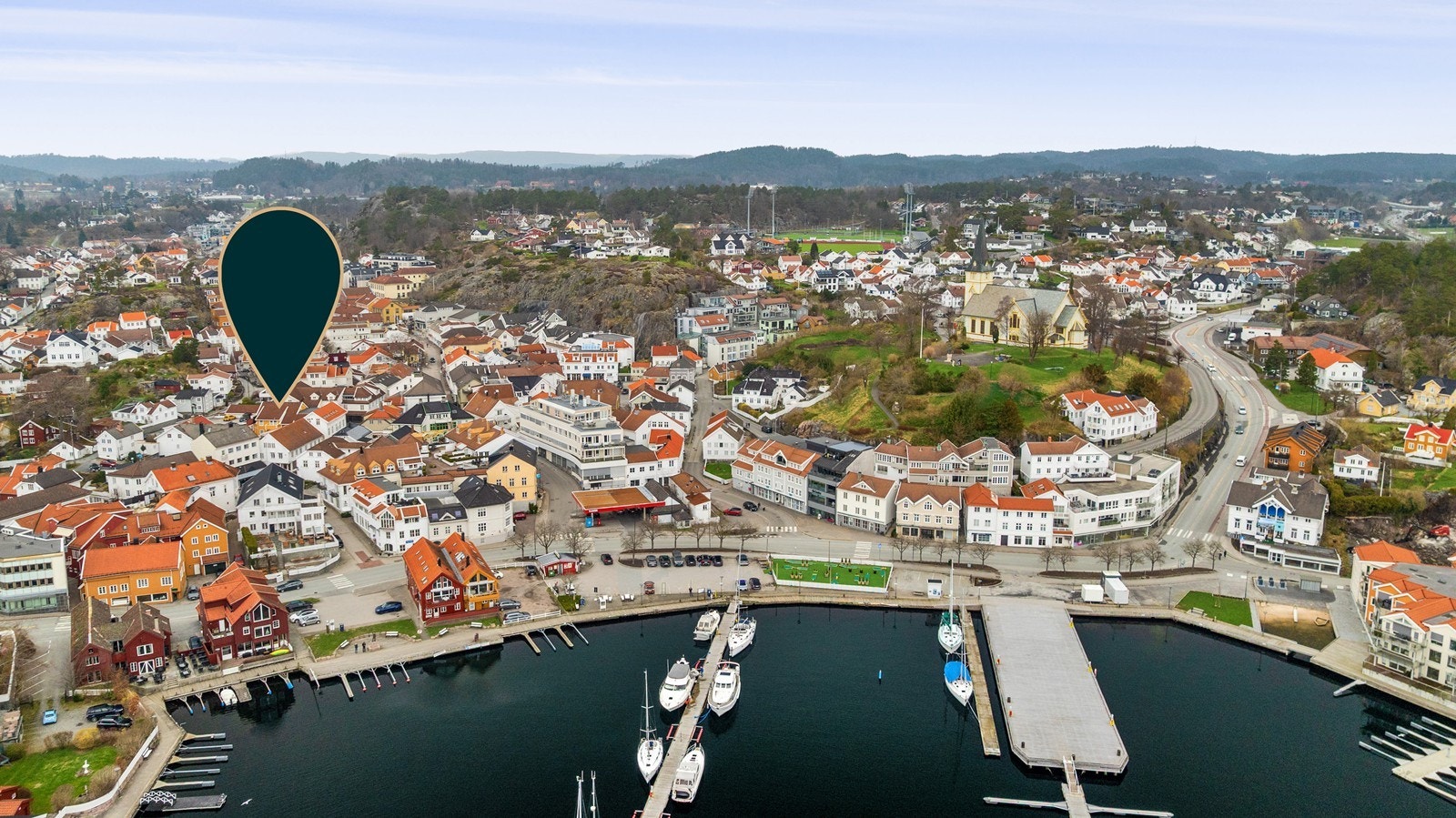 Leiligheten ligger midt i Grimstad sentrum - her er det kort vei til ALT Galleribilde