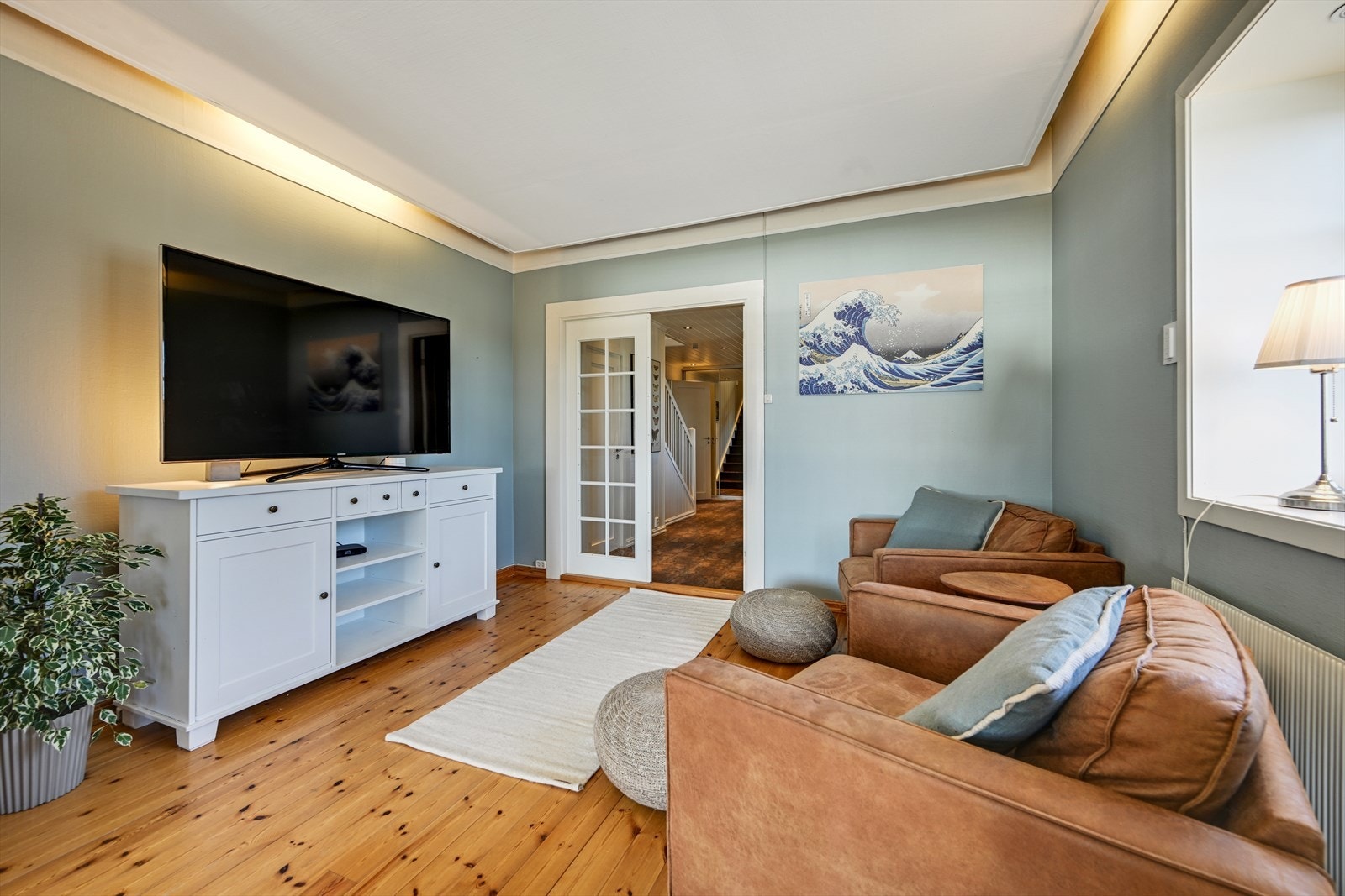 Stue med pent malte vegger. Galleribilde