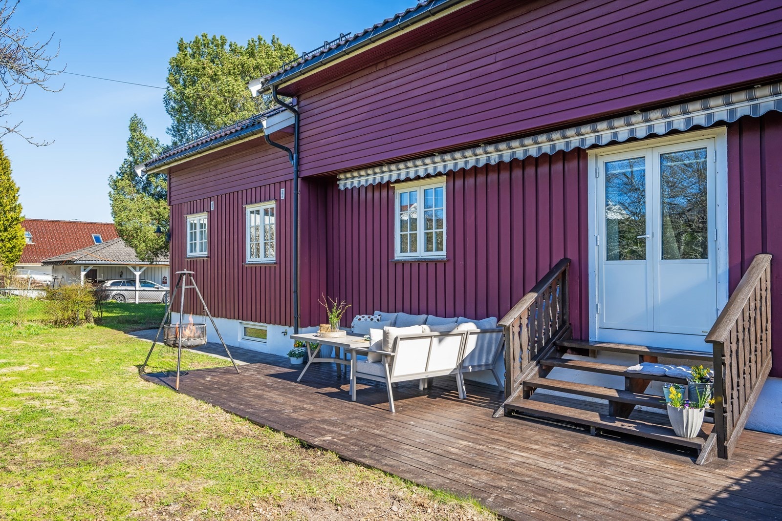 Hagen på baksiden av huset. Galleribilde
