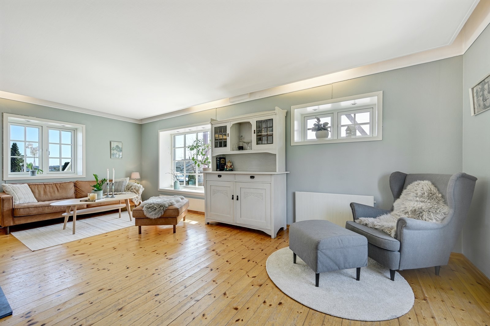 Vannbåren varme med radiatorer i stuen. Galleribilde