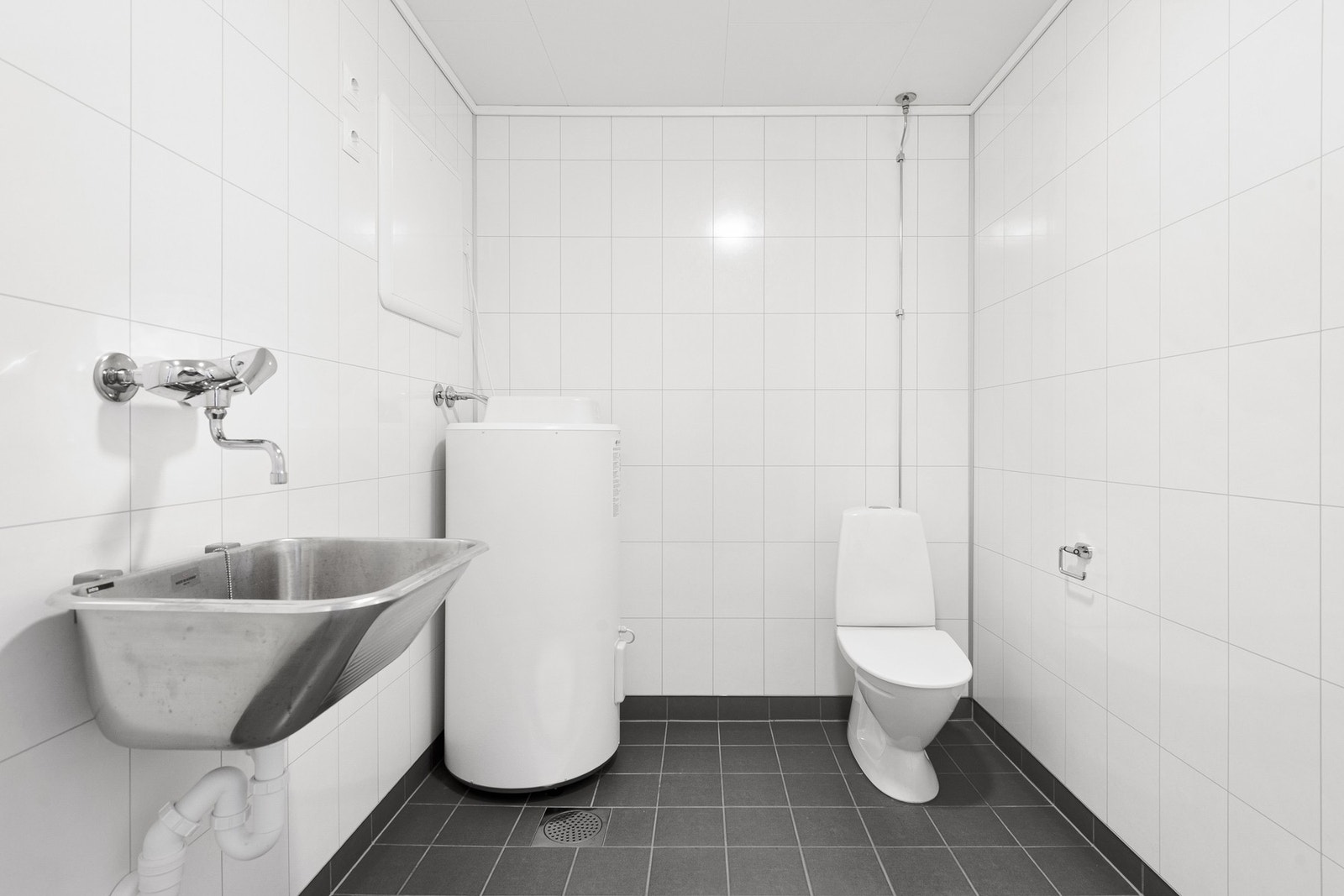 Vaskerom er praktisk utstyrt med et ekstra toalett Galleribilde
