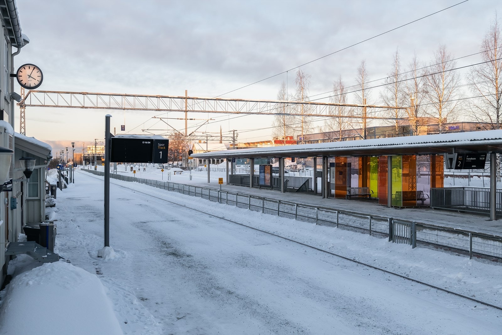 I Heimdal sentrum er det også togstasjon. Ta toget til f.eks Værnes for kun kr 47,- Galleribilde