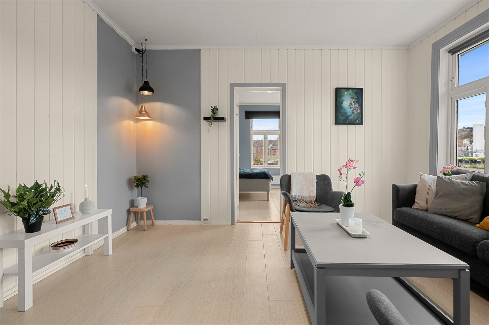 Det er bestilt en utskiftning av alle vinduer i borettslaget i løpet av våren. Nye vinduer øker leilighetens lyd- og varme-tetthet. Galleribilde