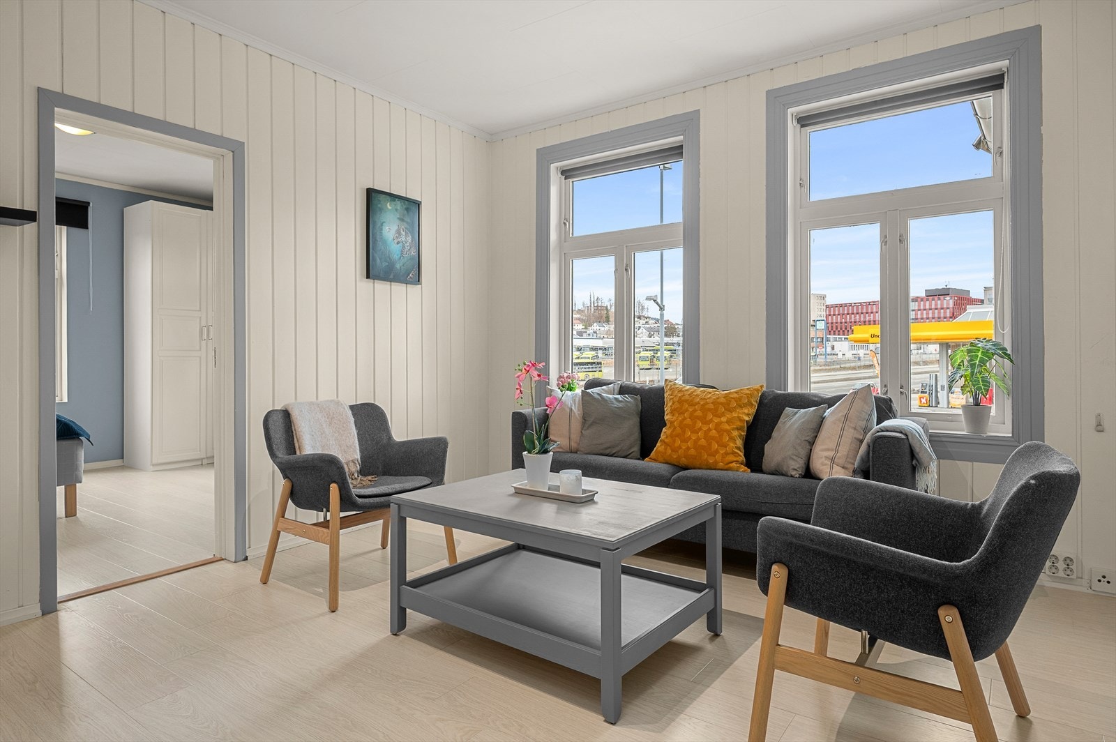 Stuen er oppmålt til 16,5 m² - her har du god plass til å innrede med ønsket møblement. Galleribilde