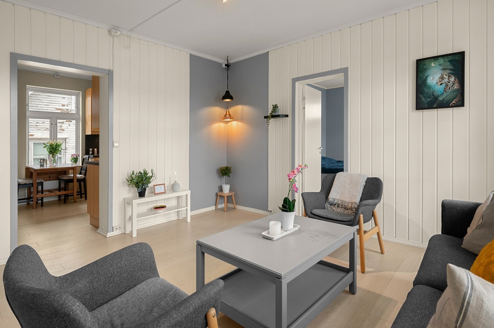 Velkommen til Valøyvegen 1A - Heimdal Eiendomsmegling v/ Anders W. Steien har gleden av å presentere denne romslige 3-roms leiligheten på Tempe. Foto: Interiørfoto Galleribilde