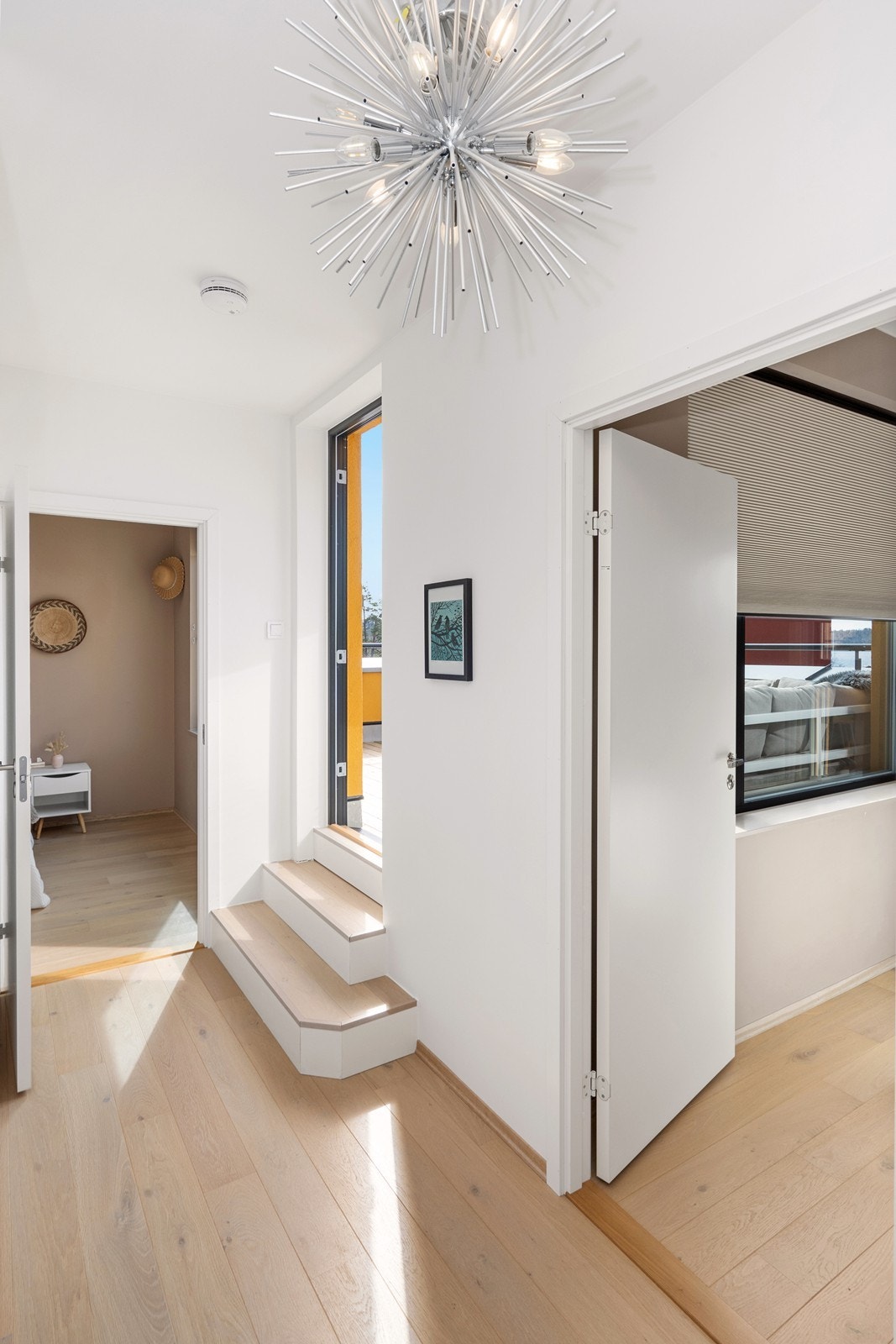 Ankomst til tredje etasje, med adkomst til soverommene og takterrassen. Galleribilde