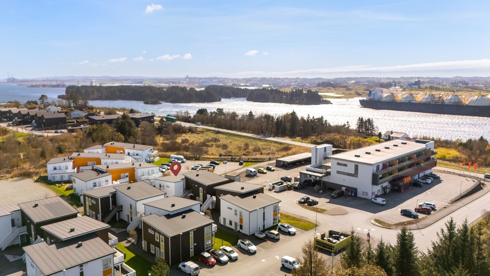 Det er også kort vei til flotte turområder og Oasen Storsenter hvor du finner et utvidet butikk - og servicetilbud. Galleribilde
