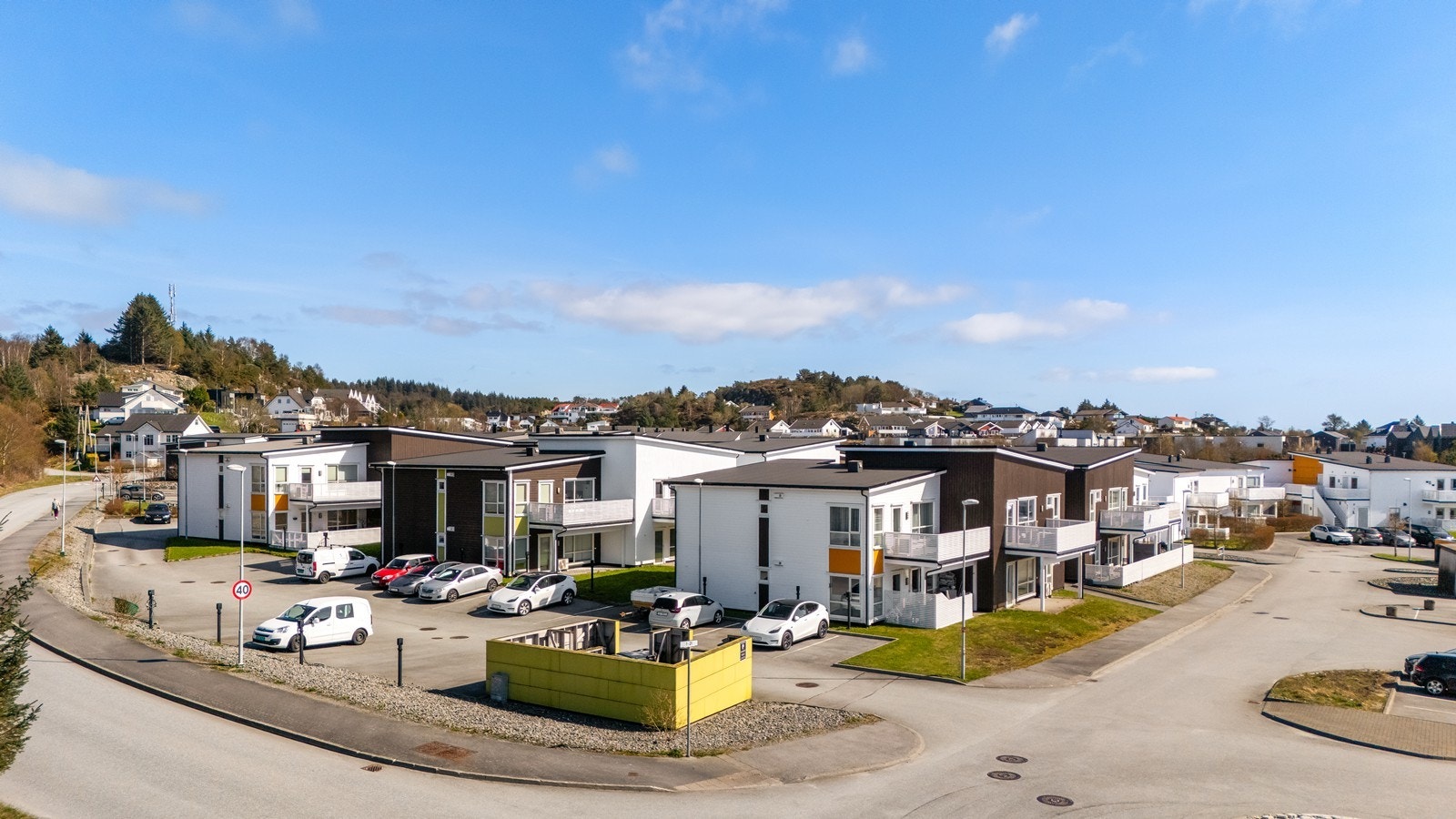 Boligen ligger i et nyere og veletablert boligfelt. Galleribilde