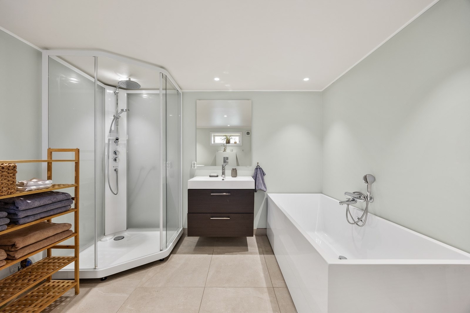 Badet i underetasjen ble oppgradert i 2017 og holder en god standard. Galleribilde