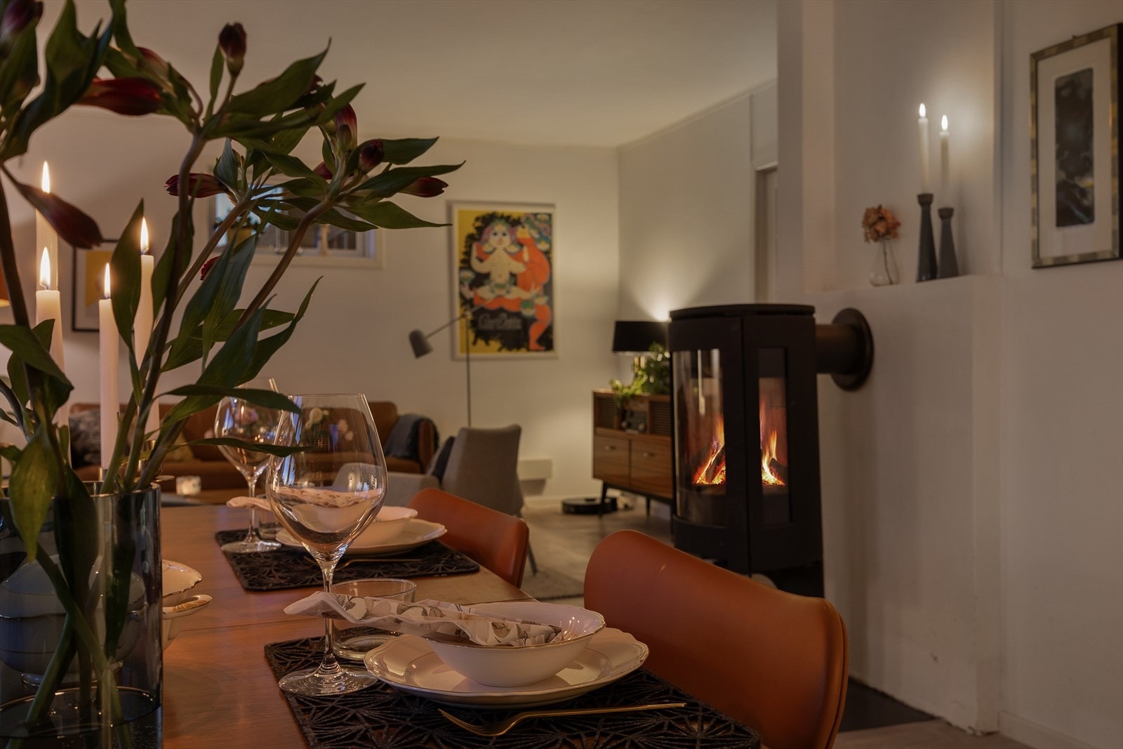Detaljene i stuen bidrar til en personlig og hjemmekoselig atmosfære. Galleribilde