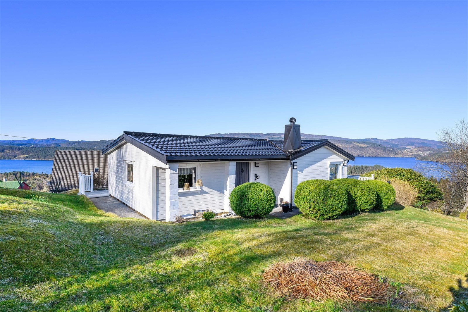 Velkommen til Stranda 965, presentert av Torgeir Glomnes for Eiendomsmegler Norge! Galleribilde